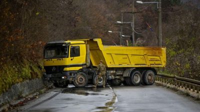 Фото. Баррикады в Косове, устроенные этническими сербами, 11 декабря 2022 года. (Photo by ARMEND NIMANI/AFP via Getty Images)