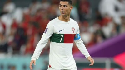 Криштиану Роналду из Португалии во время матча группы H ЧМ-2022 в Катаре между Республикой Корея и Португалией на стадионе Education City 2 декабря 2022 года в Аль-Райяне, Катар. (Photo by Alex Grimm/Getty Images)
