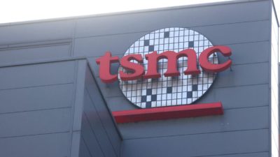 Логотип Taiwan Semiconductor Manufacturing Co. (TSMC) в штаб-квартире в Синьчжу, Тайвань, 19 января 2021 г. (Ann Wang/Reuters)