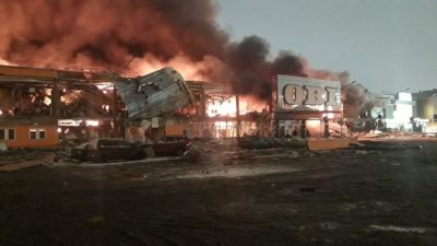 Пожар в ТЦ «Мега Химки» на Ленинградском шоссе в Подмосковье. (50.mchs.gov.ru/CC BY 4.0)