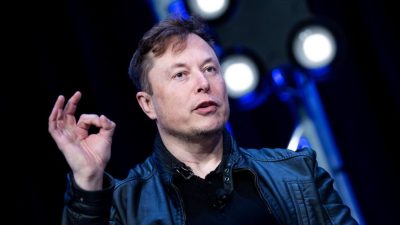 Илон Маск, основатель компании SpaceX, выступает во время выставки Satellite 2020 в Вашингтонском конференц-центре в Вашингтоне 9 марта 2020 года. (Brendan Smialowski/AFP via Getty Images)