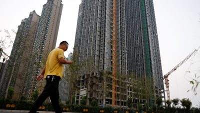Недостроенные жилые здания в Evergrande Oasis, жилом комплексе, разработанном Evergrande Group в Лояне, Китай, 15 сентября 2021 года. (Carlos Garcia Rawlins/Reuters)